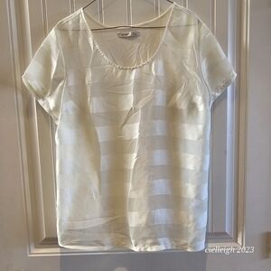 💥4 for $25💥 Old Navy cream tshirt